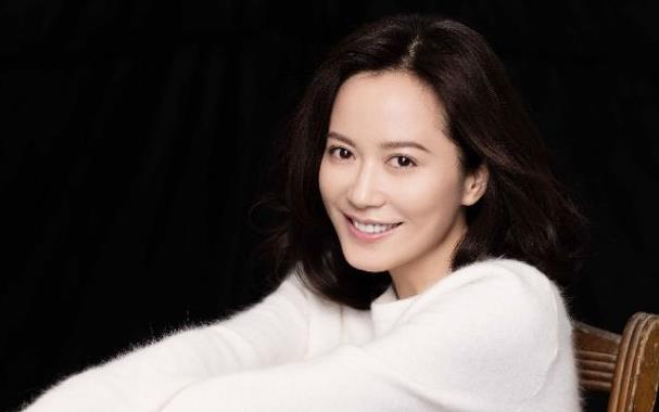 年近50岁孤身一人,不老女神俞飞鸿,为何单身至今?_感情_女明星_演艺