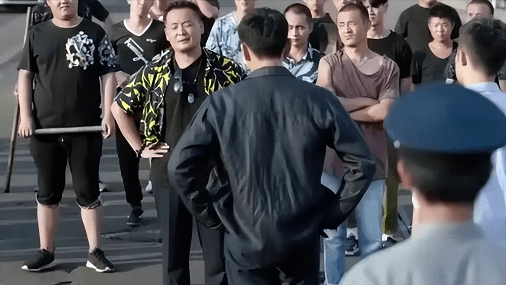 许昌黑老大梁三,手段残忍为祸十余年,落网后百姓放鞭炮庆祝_托运_生意