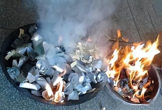 烧纸钱并非封建迷信_蔡莫_妻子_众人