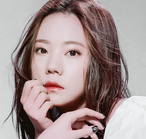 来盘点一下娱乐圈的塌鼻梁女明星_小美_任敏_审美