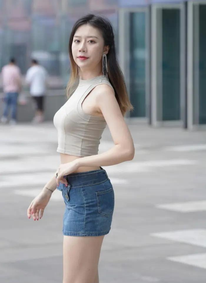 牛仔短裙美女