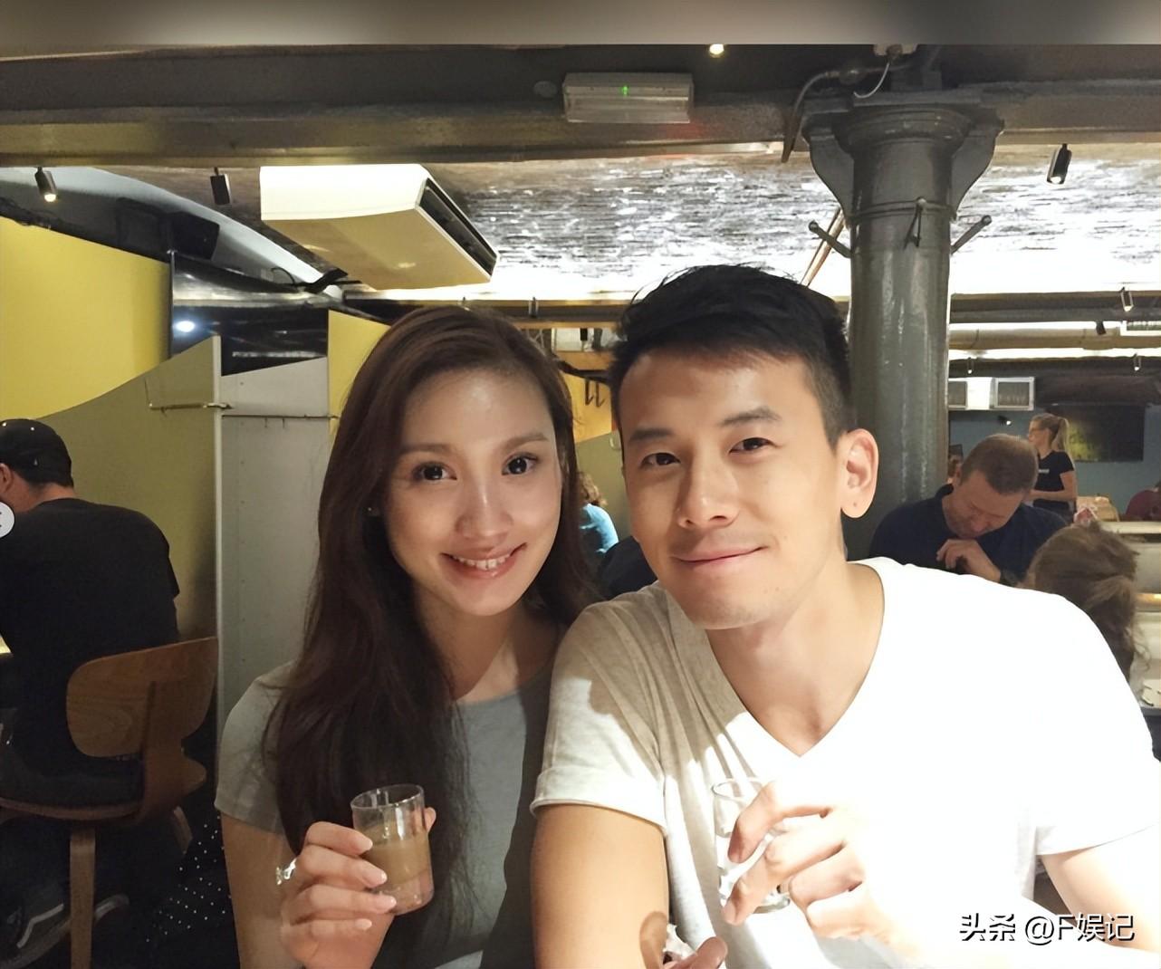 石修儿子陈宇琛夫妇晒合影庆结婚9周年 夫妻俩带未满月女儿看医生