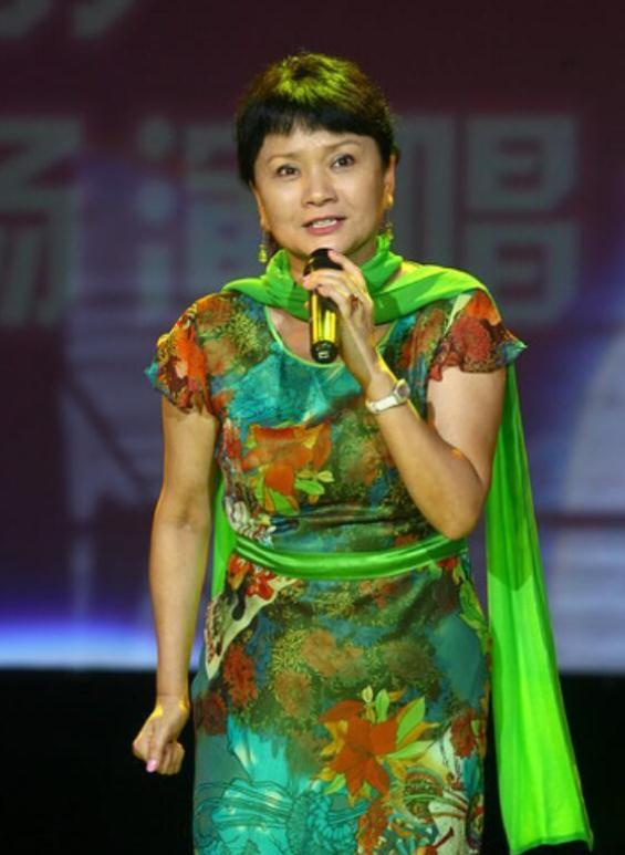 歌唱家王静:和王刚是亲兄妹,与聂卫平离婚后,默默养子扛下所有_表演