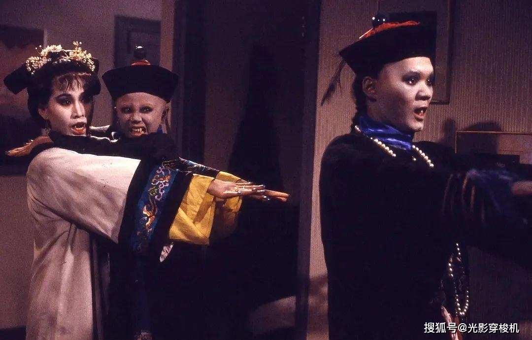 经过一番奇趣斗法,二人将僵尸冰封,后因警方的干涉,僵尸被警局扣留,而