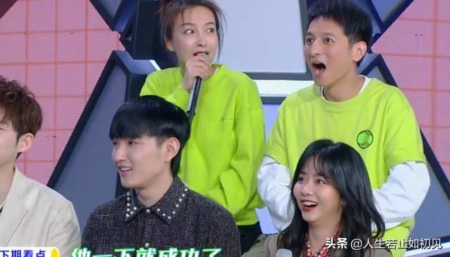 张新成一口吃到棉花糖,谁注意到谭松韵的表情?瞬间变成小迷妹