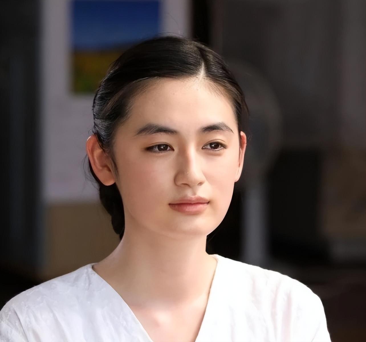 日剧《初恋》八木莉可子被赞似林青霞,盘点国民初恋的发型妆容_造型