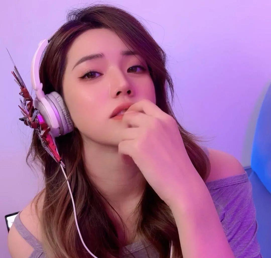 国产网红小蓝蓝,辣度指数爆表的御姐范女神_韩漫_中国_身材