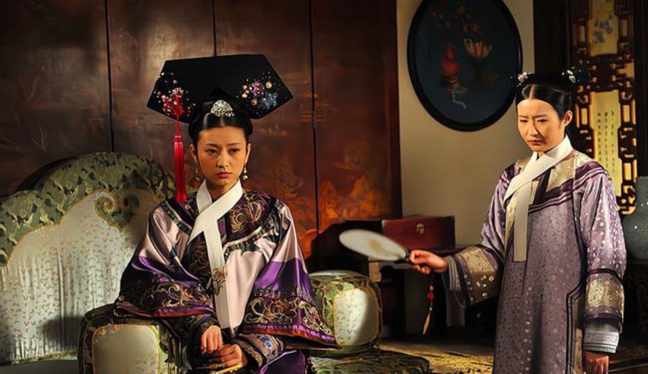 清朝时期,妃子为何在脖子上挂白布条,是为了方便皇上?_龙华_皇帝_古代