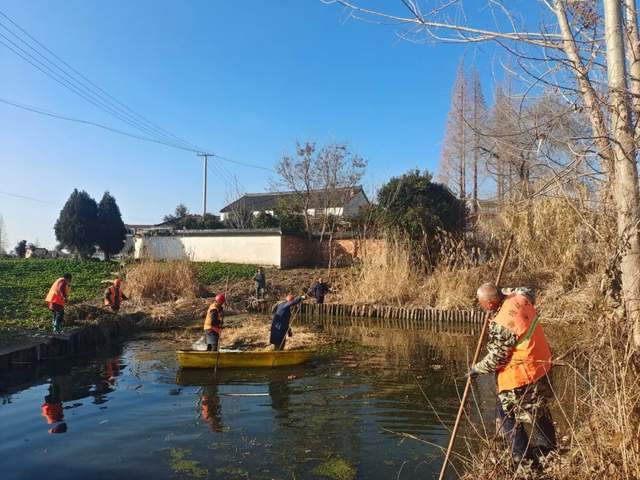 江苏海安曲塘镇曲塘村:迎新春 大扫除 干干净净过大年_整治_环境_进行