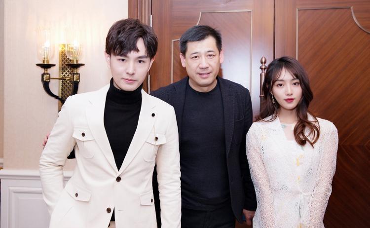 凤凰卫视黄橙子,19岁获得选美冠军,她体态优雅皓齿明眸摄人心魄_武汉