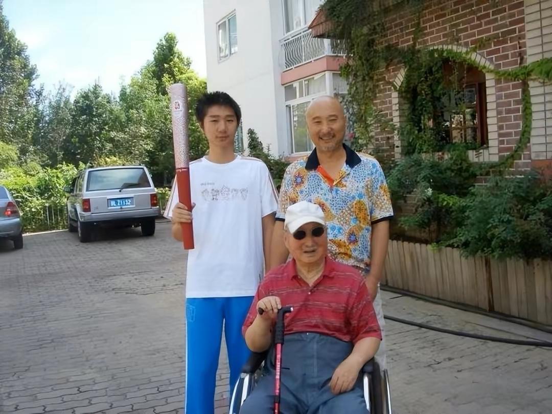 陈佩斯母亲感染去世,智商相当5岁孩子,陈大愚曝光祖母去世细节_李玉洁