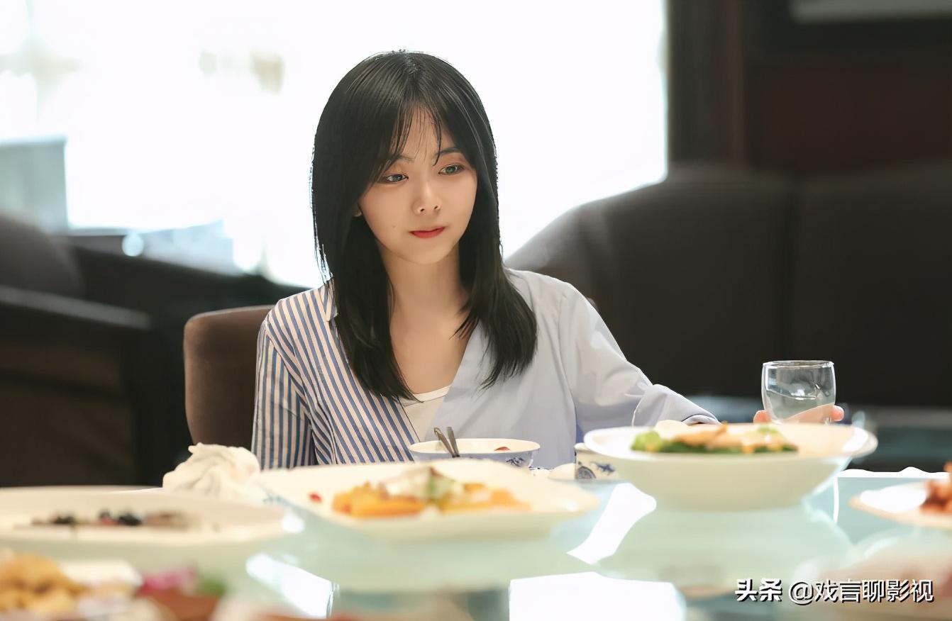 谭松韵许魏洲强强联手,青春剧《亲爱的麻洋街》收获网友一致好评_晓晓