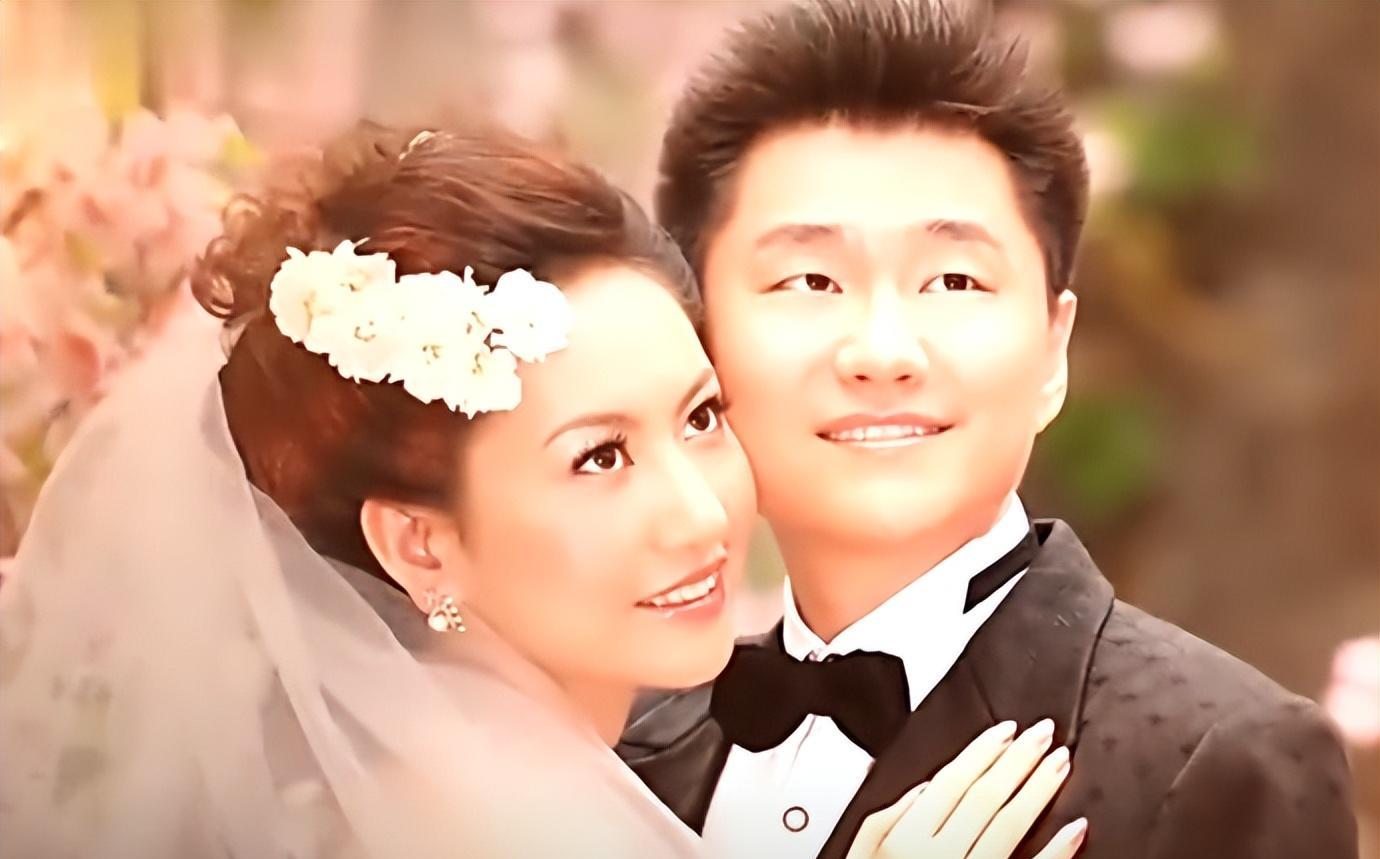 这是王越和王亮步入婚姻的第四个年头,2012年本应是这对小夫妻充满