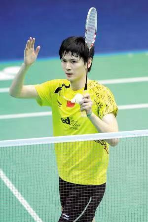 事实上,鲍春来在与其他顶级羽毛球选手比赛时,表现都非常勇猛,成绩也