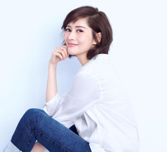 凤凰卫视美女沈星,45岁了依然少女感十足,青春已逝,但容颜犹在_生活_