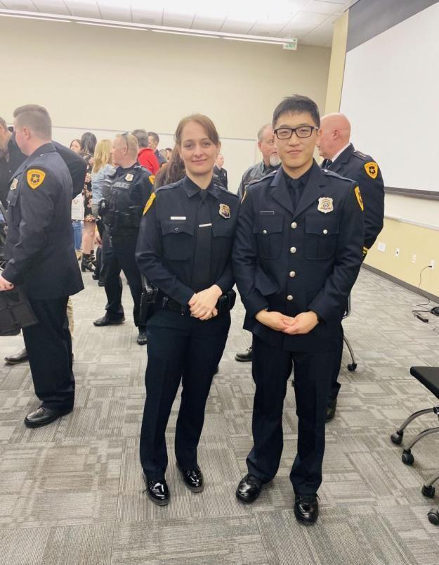 华人在美国当警察有多难?