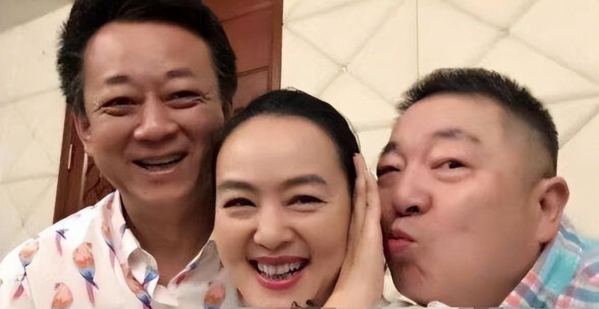 57岁的孙小梅,非常漂亮,她气质温婉极具亲和力,她老公是谁?
