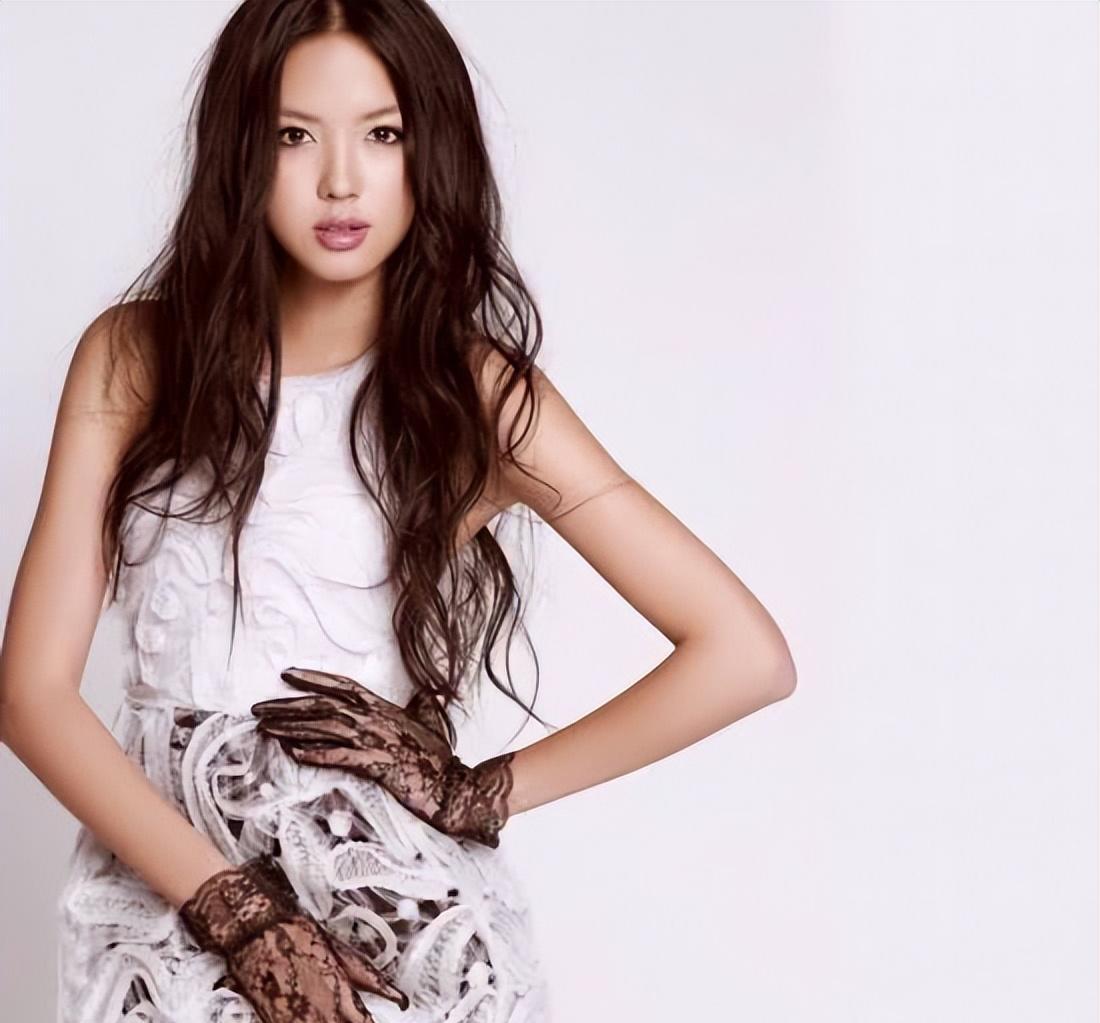 她是公认的世界级美女,豪门嫁给爱情,今孩子4岁让人羡慕不已_张梓琳