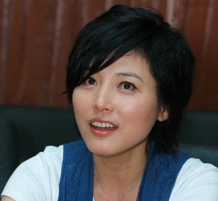 知名女星张延:父亲早逝和妈妈相依为命,今52岁家庭幸福_生活_张锦