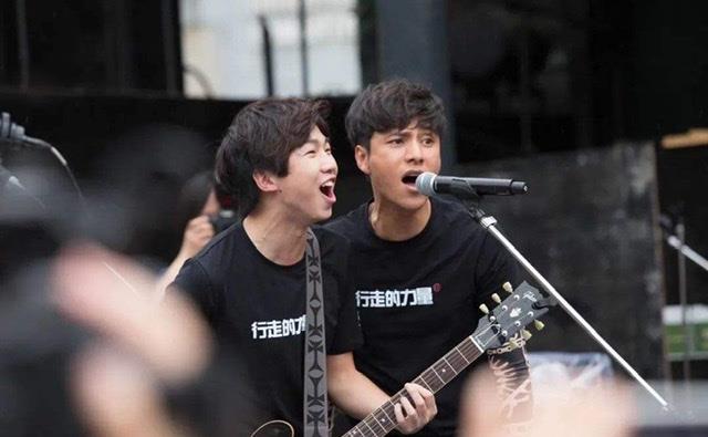 出道时陈坤力挺,音乐追梦路顺利,如今的白举纲,更是收获了幸福_感情