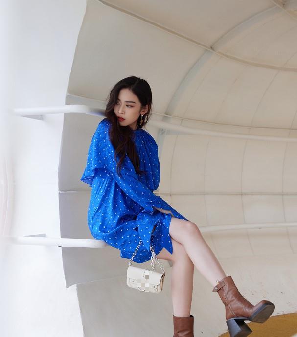 看清身材后,宅男粉都会沸腾_刘美彤_网友_时尚