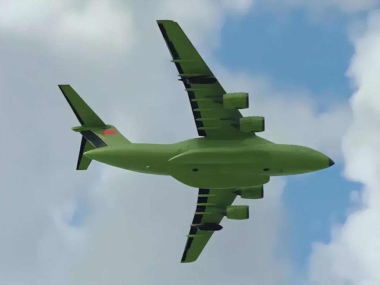 运20b光顾边境城市,翼下"大桶"引人注意,一年之内会有好消息_涡扇