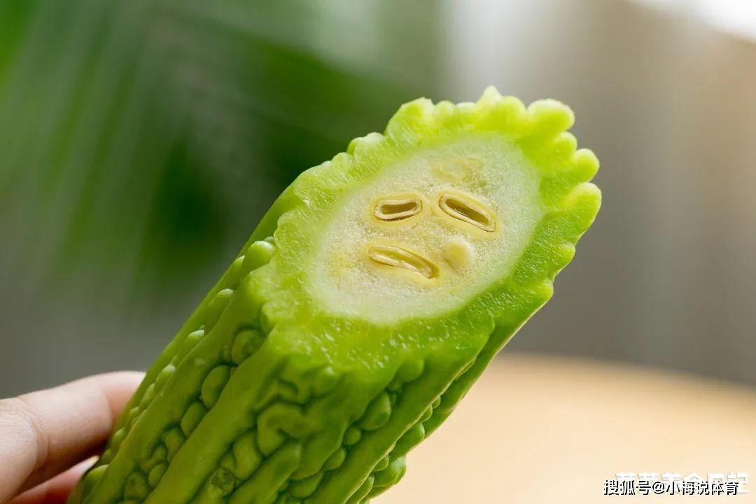 接手的苦瓜皱了皱小脸,成了我今年最喜欢的表情包之一.