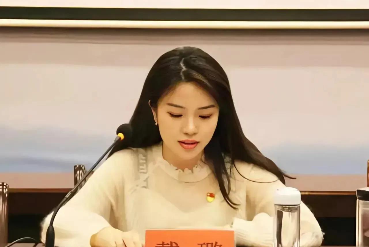 网友非亲生的更狠_戴璐_韦哥_领导