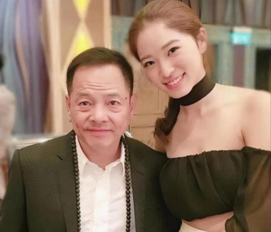 澳门"黑大哥"崩牙驹发声:好男不给女斗,洪门弟子不应袖手旁观_尹国驹