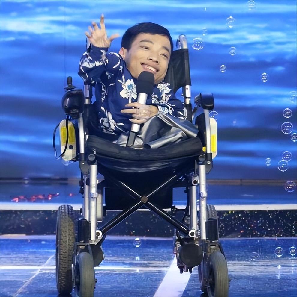 "轮椅总裁"李创利:身高90厘米,身价3亿,娶一米七的美女秘书_因为_公司