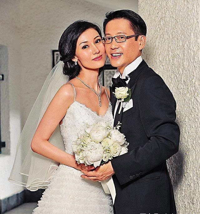 48岁李嘉欣撒狗粮,亲自晒出与老公许晋亨恩爱照!_豪门_生日_男方