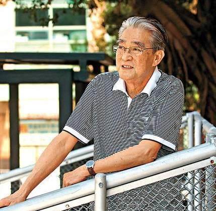 他曾是电影明星,后跑去免税店当经理,如今80岁再获