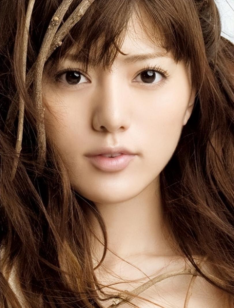 歌手阿兰:国外出道,仅21岁就成名,回国后如今怎样了?_比赛_音乐_超女