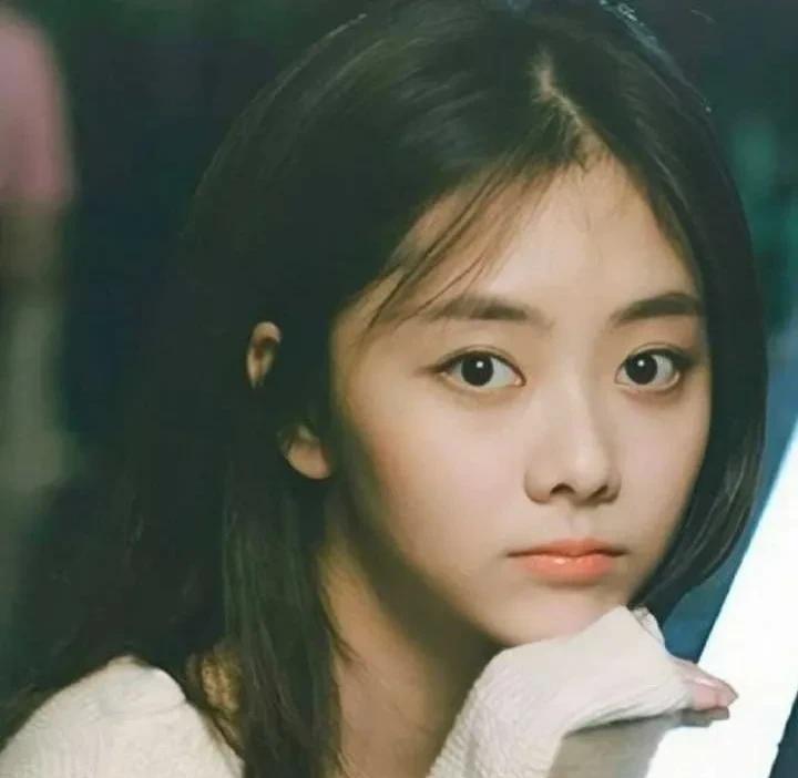 鼻子塌也好看的6位女星,美得各有千秋,谁说颜值高全靠鼻当家_苗苗