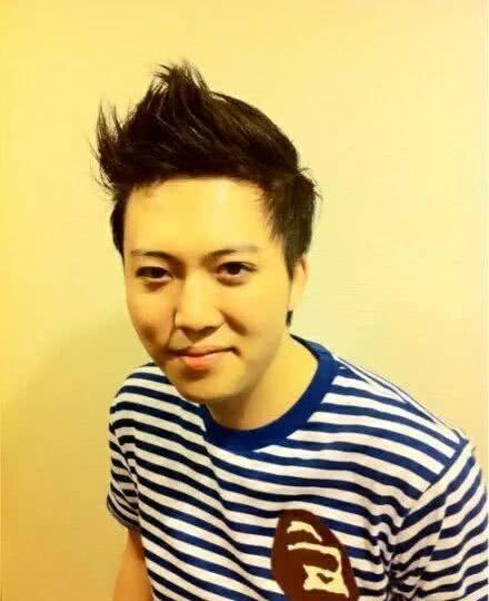 后来,某小视频平台上出现了一个名叫"阿纯"的女装大佬网红与张一鸣在