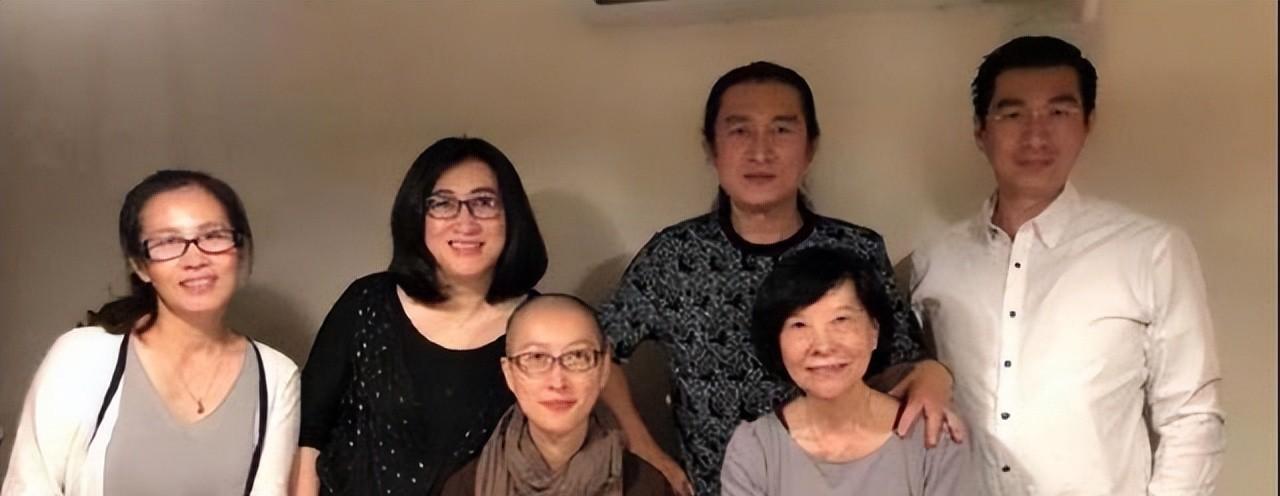 妈妈迟疑了一下回答「你是我儿子呀」,这才让黄安相信奇迹,并感动地