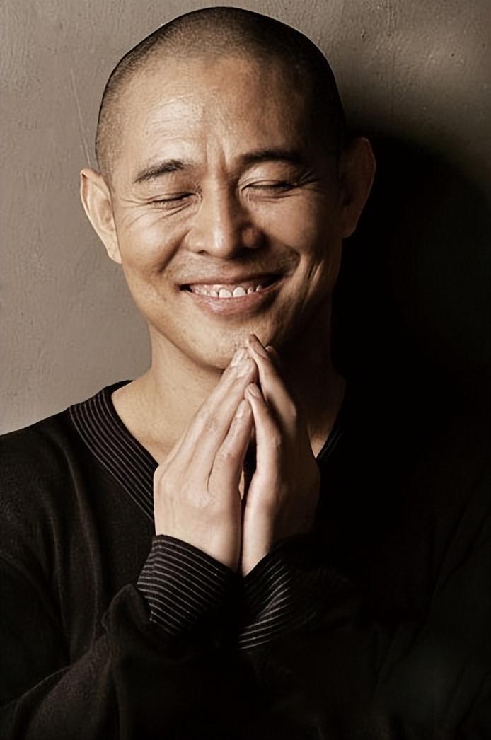 他叫李连杰被人们誉为"功夫皇帝"他是中国片酬最高的男演员_电影_国籍