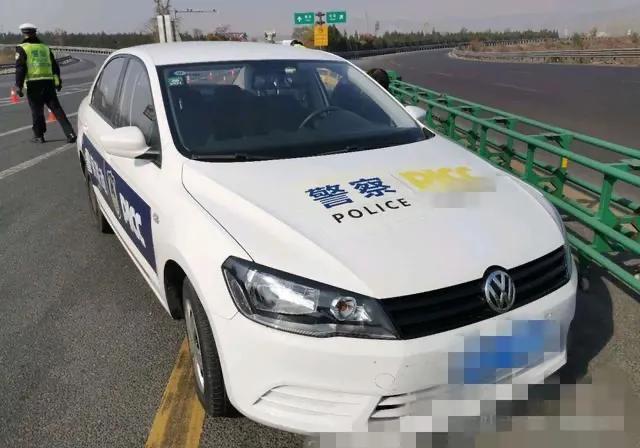 说一下作为交警的我亲历的一次临沂"索马里事件"_警车_警灯_车牌