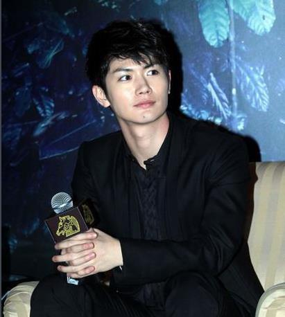 30岁当红男星在家中衣柜自缢,5天前还在宣传新剧_三浦春马_网络_有关