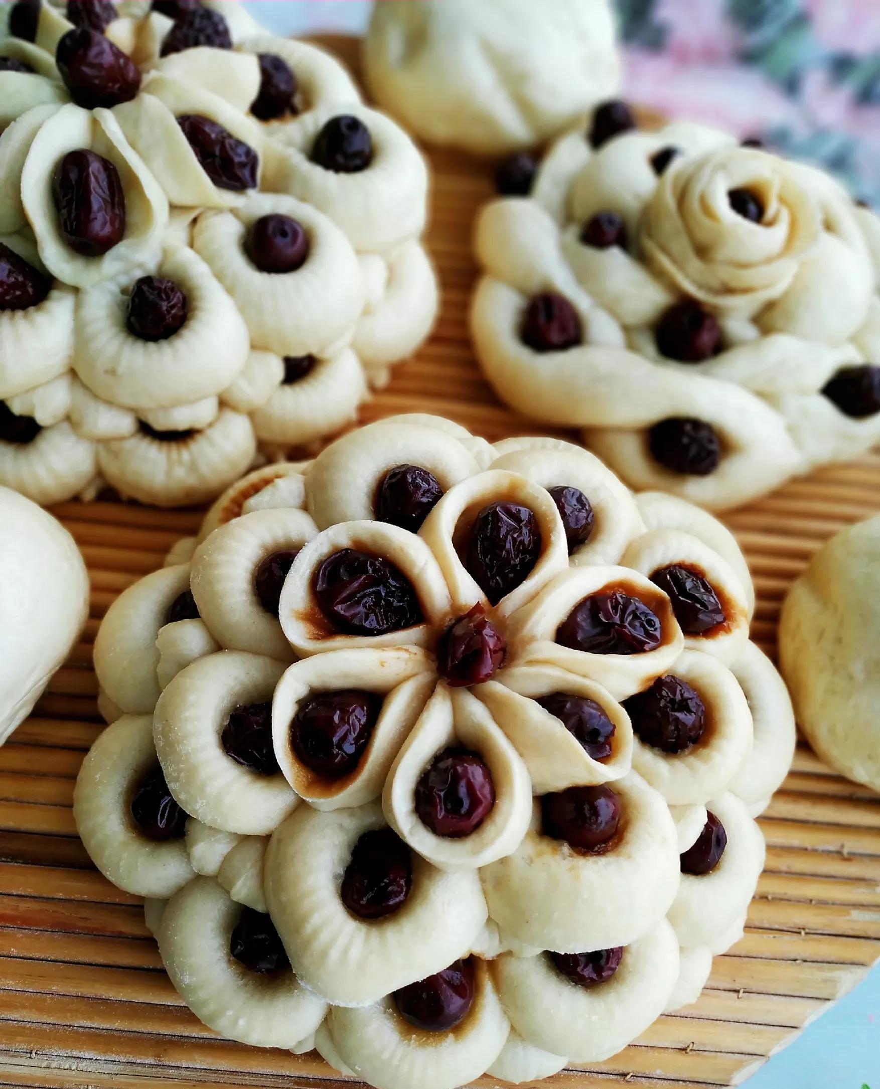 枣花馒头不仅为春节带来喜庆,也寓意新年步步登高日子越过越好