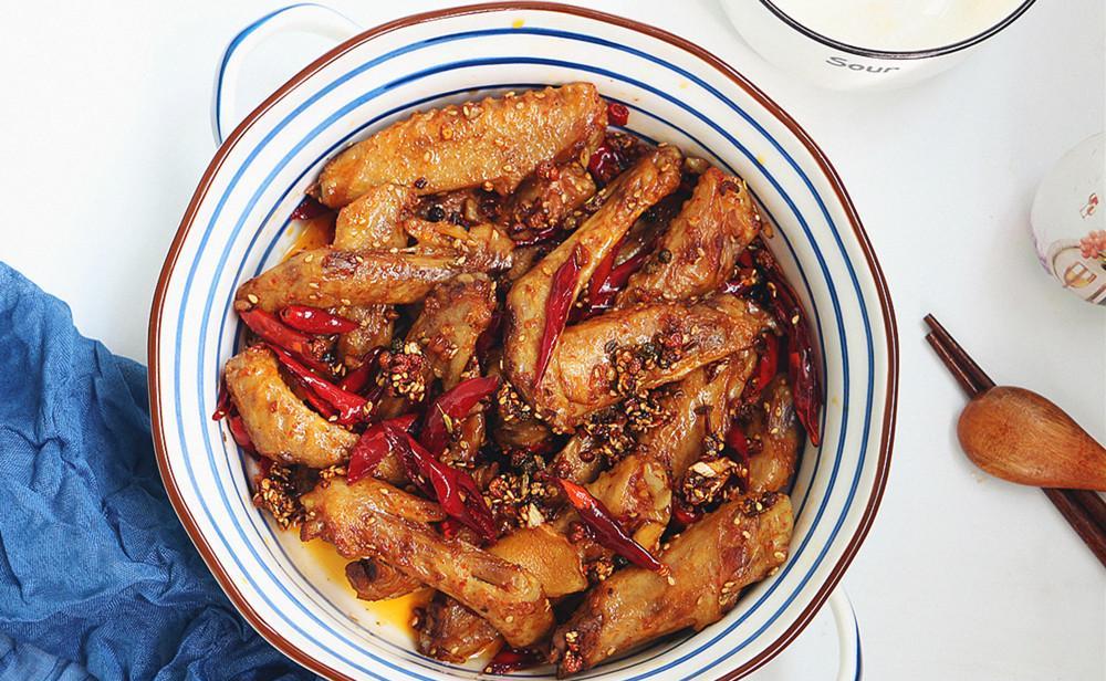 香辣可口的凉拌鸭翅,每一寸都麻辣鲜美,好吃到停不下来_step_干辣椒