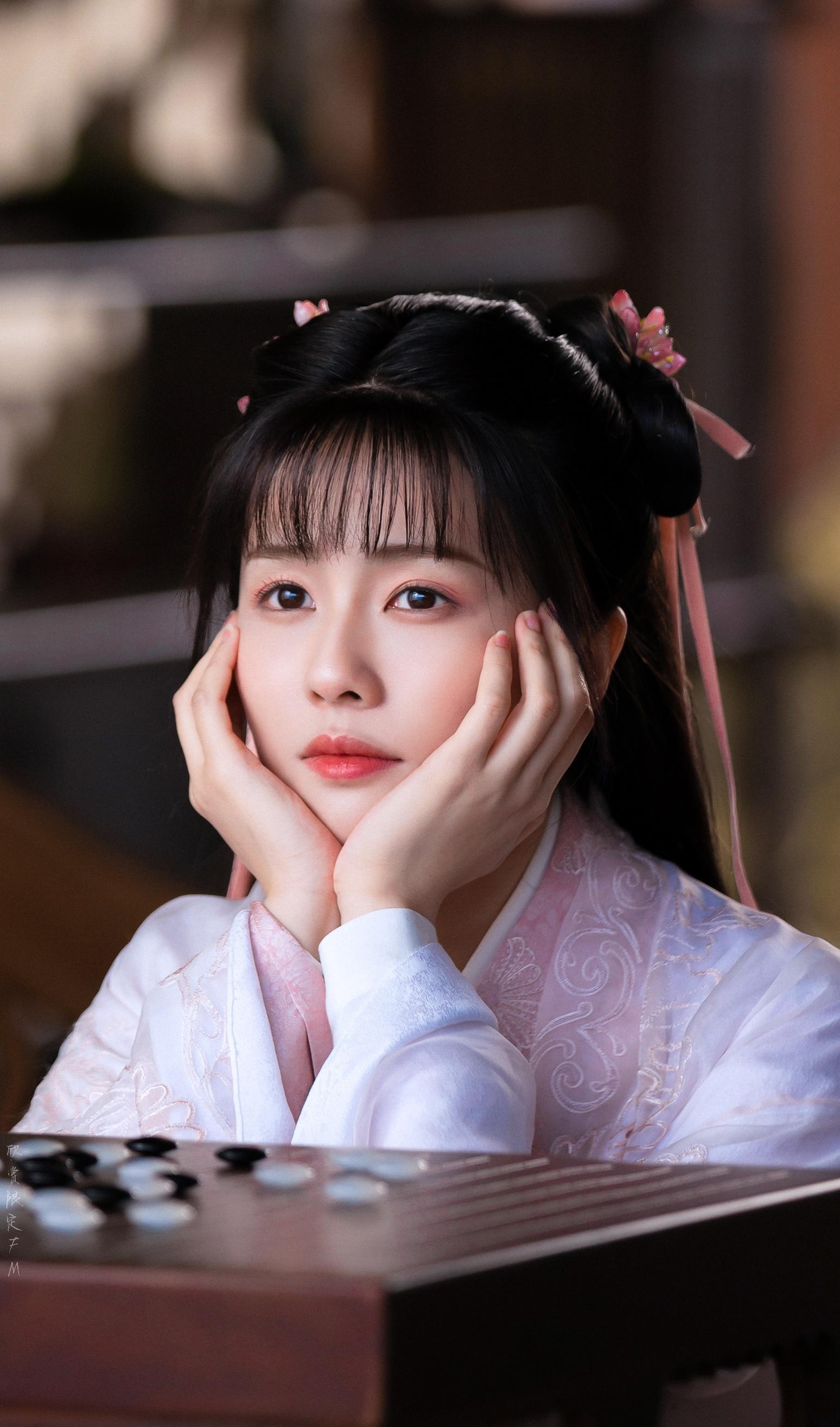 白鹿不愧是行走的"时尚模板"靠着精湛的演技演绎古装太好看了_白露_穿