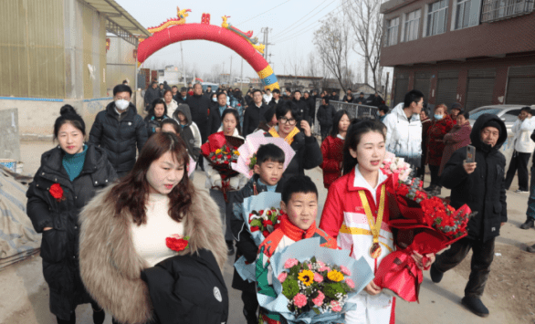 河南邓州:世界技能大赛金牌选手姜雨荷载誉归乡_店镇_化工