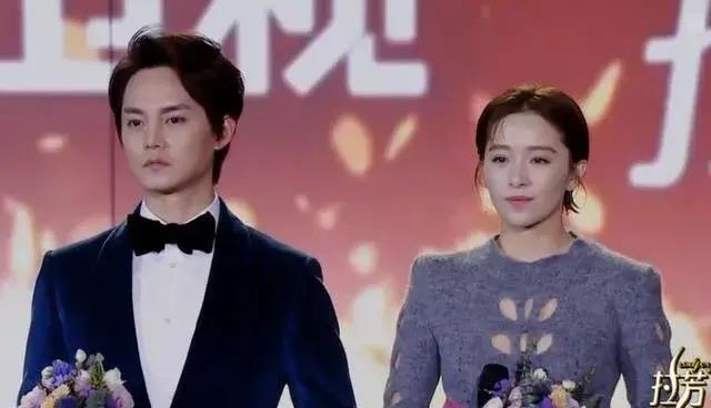 当天焦俊艳也出席了盛典,他和高以翔获奖的电视剧当然是《遇见王沥川