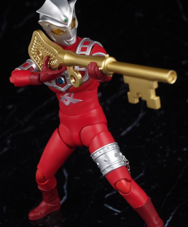 shf奥特曼手办阿斯特拉实物详解不愧是雷欧奥特曼的最强配件_造型