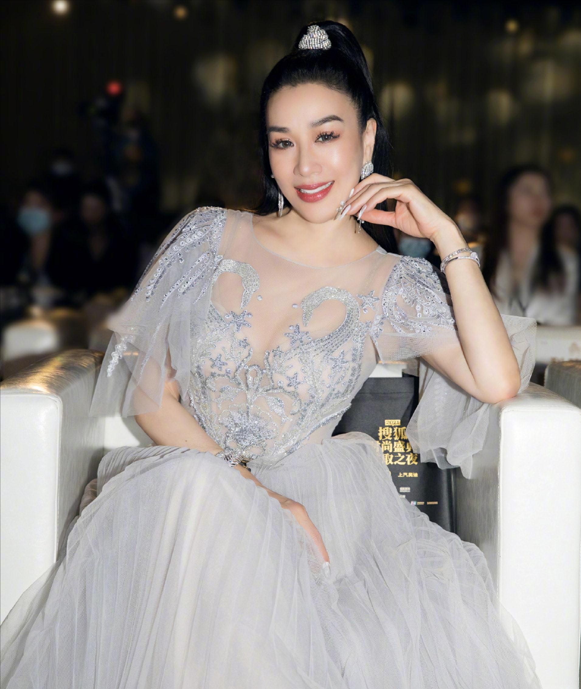 钟丽缇出镜间哭了:我已经51岁了,我尽力做到你们认为的完美