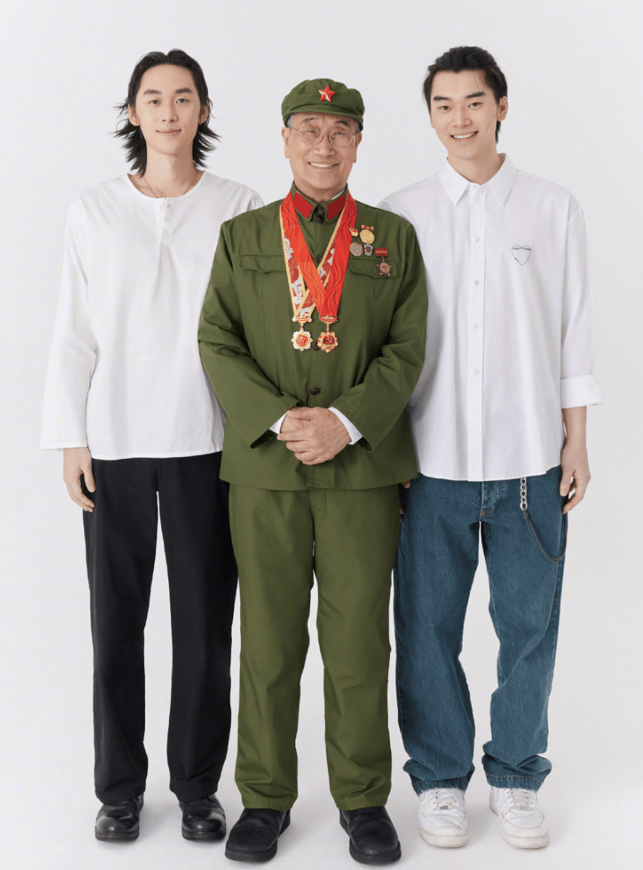 林依轮和西华相识于1994年,1995年便举办了婚礼,多少有些闪婚的意思