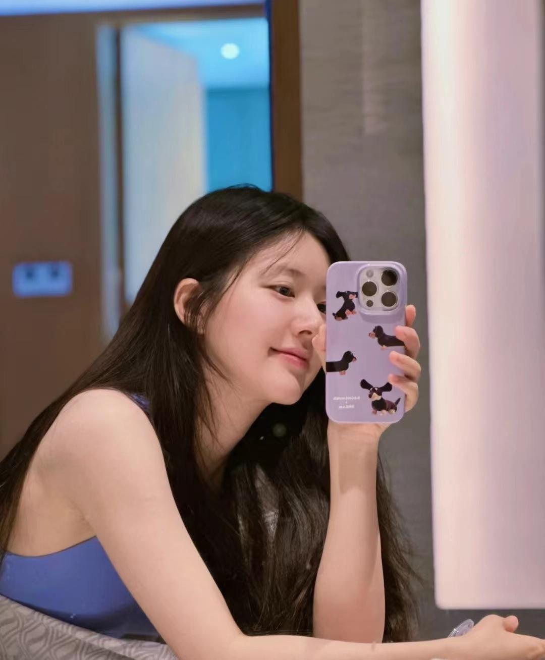 未满18岁和男友同居,赵露思出道5年便成顶流,黑历史却被曝光_合作