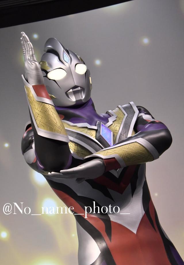 光暗形态真特利迦奥特曼官方写真扳机最帅皮套新生代的颜值巅峰_花纹