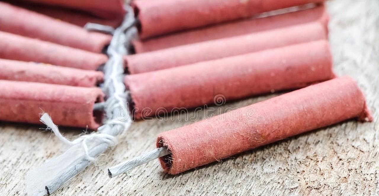 小区里放喇叭,今年依旧禁燃烟花爆竹,不过这里也有潜规则_事儿_电视